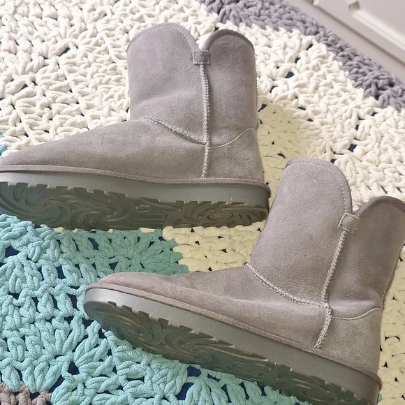 Boots - Picture 2 of 4